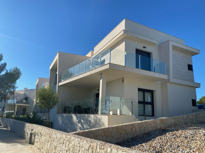 Move-in ready - corner apartment Lo Romero Golf